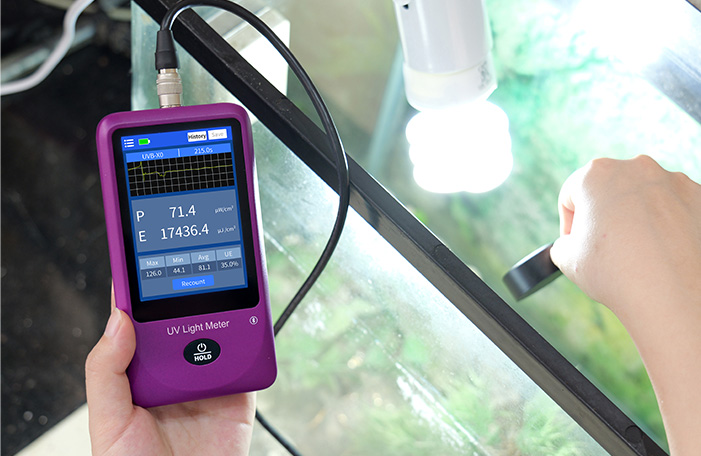 86135 Measurement of UVB Light Source